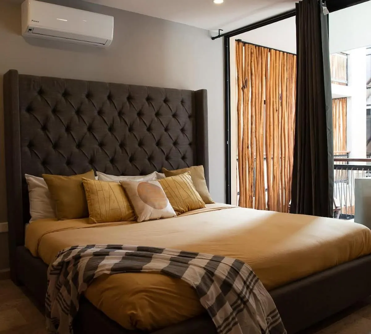 1Br Apartment - Cozy Design & Private Pool 툴룸